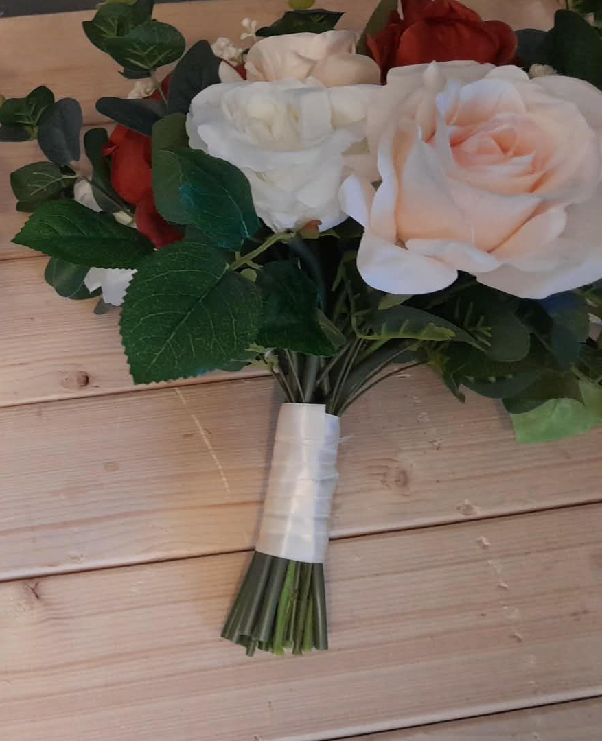 SEREN single boutonniere with burnt orange rose