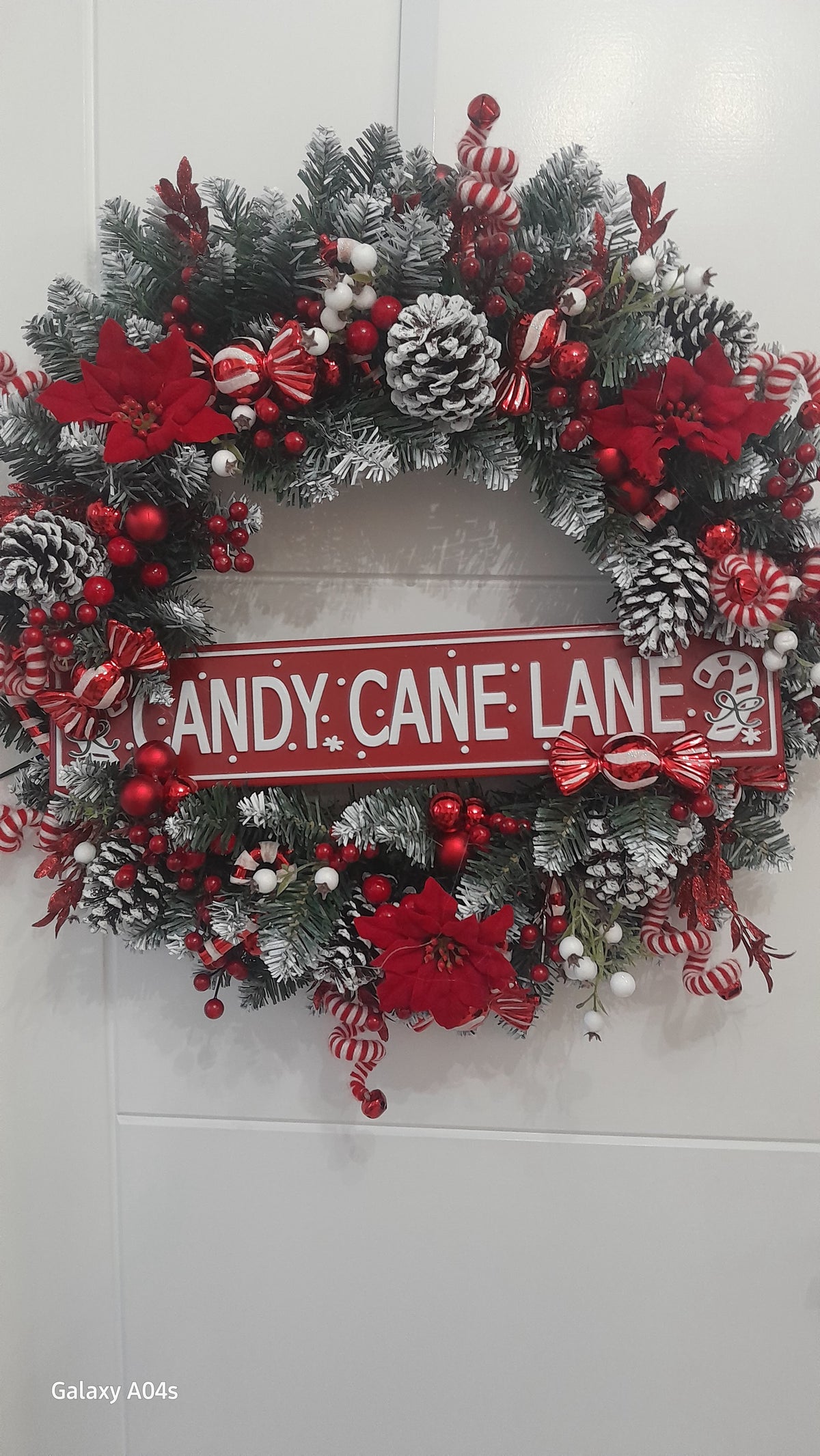 Candy Cane Lane – Red & White Christmas Wreath, 60cm