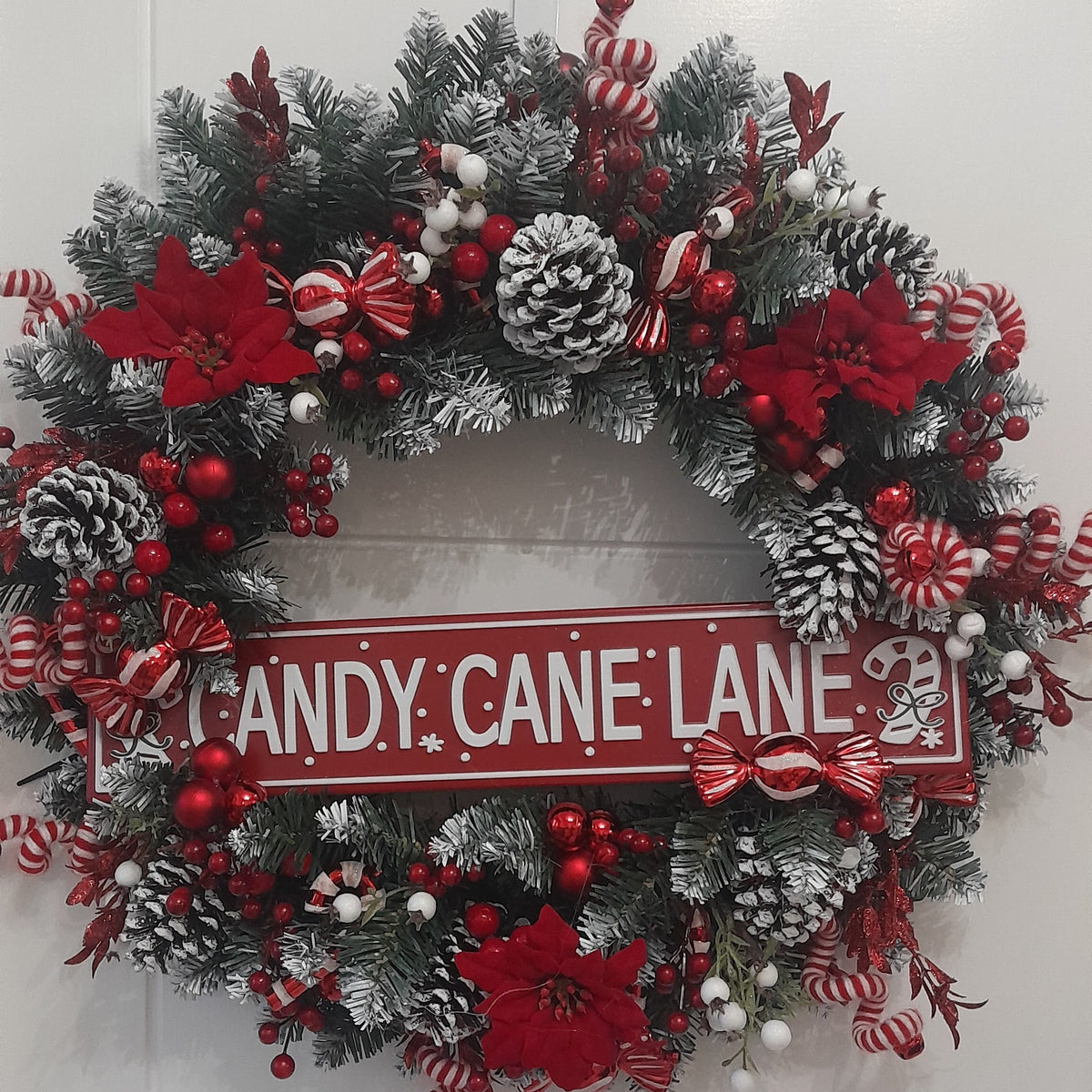Candy Cane Lane – Red & White Christmas Wreath, 60cm