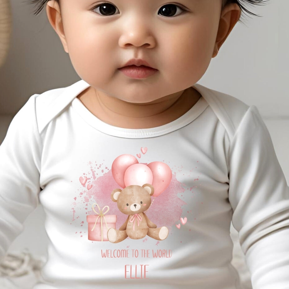 Personalisiertes Baby-Mädchen-Outfit: Lätzchen, Weste, Strampler