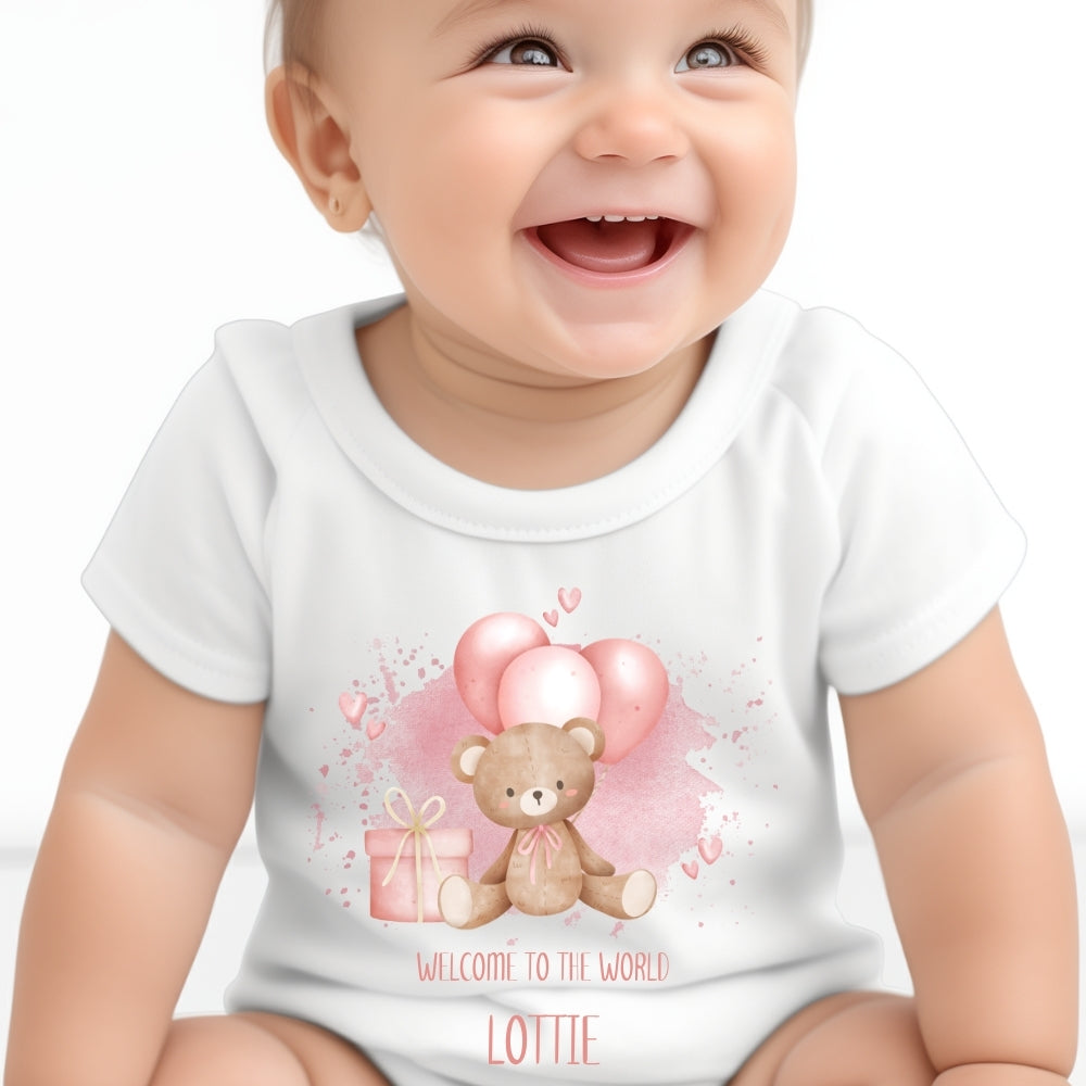 Personalisiertes Baby-Mädchen-Outfit: Lätzchen, Weste, Strampler