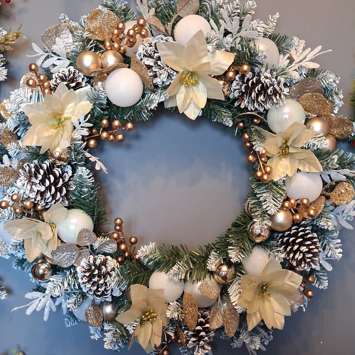 Ivory & Gold Christmas Wreath,24 Inch