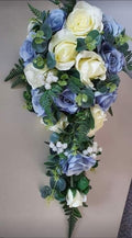Teardrop bridal bouquet