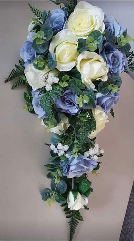 Teardrop bridal bouquet