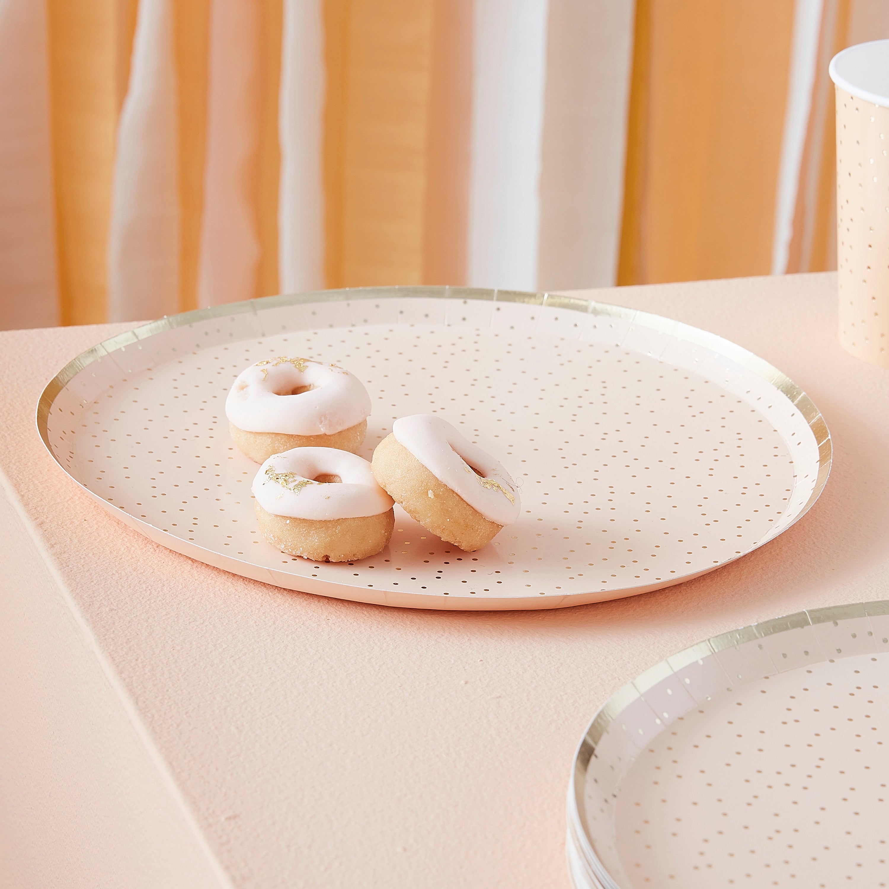 Assiettes de fête pêche et or