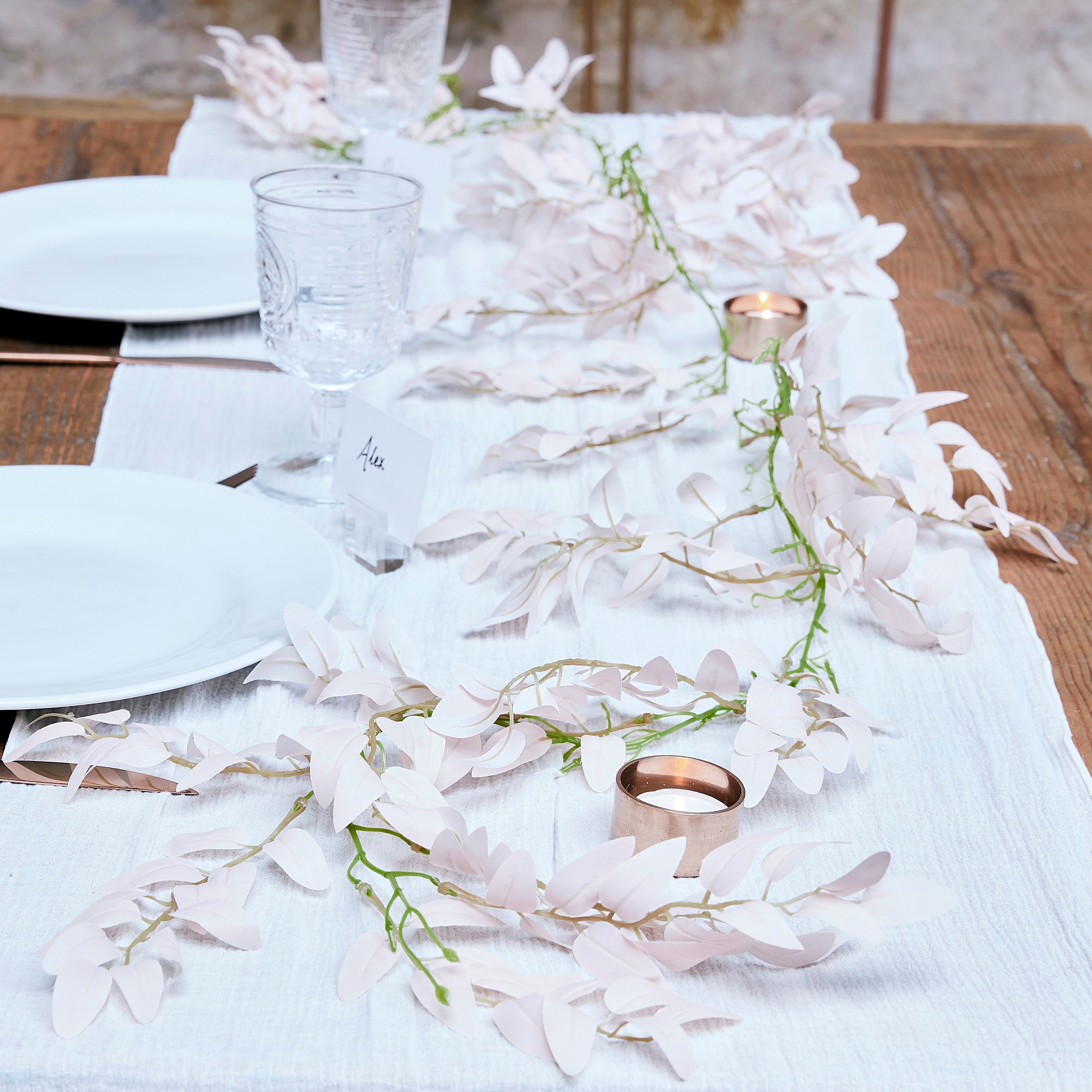Guirlande de ruscus rose et feuillage vert