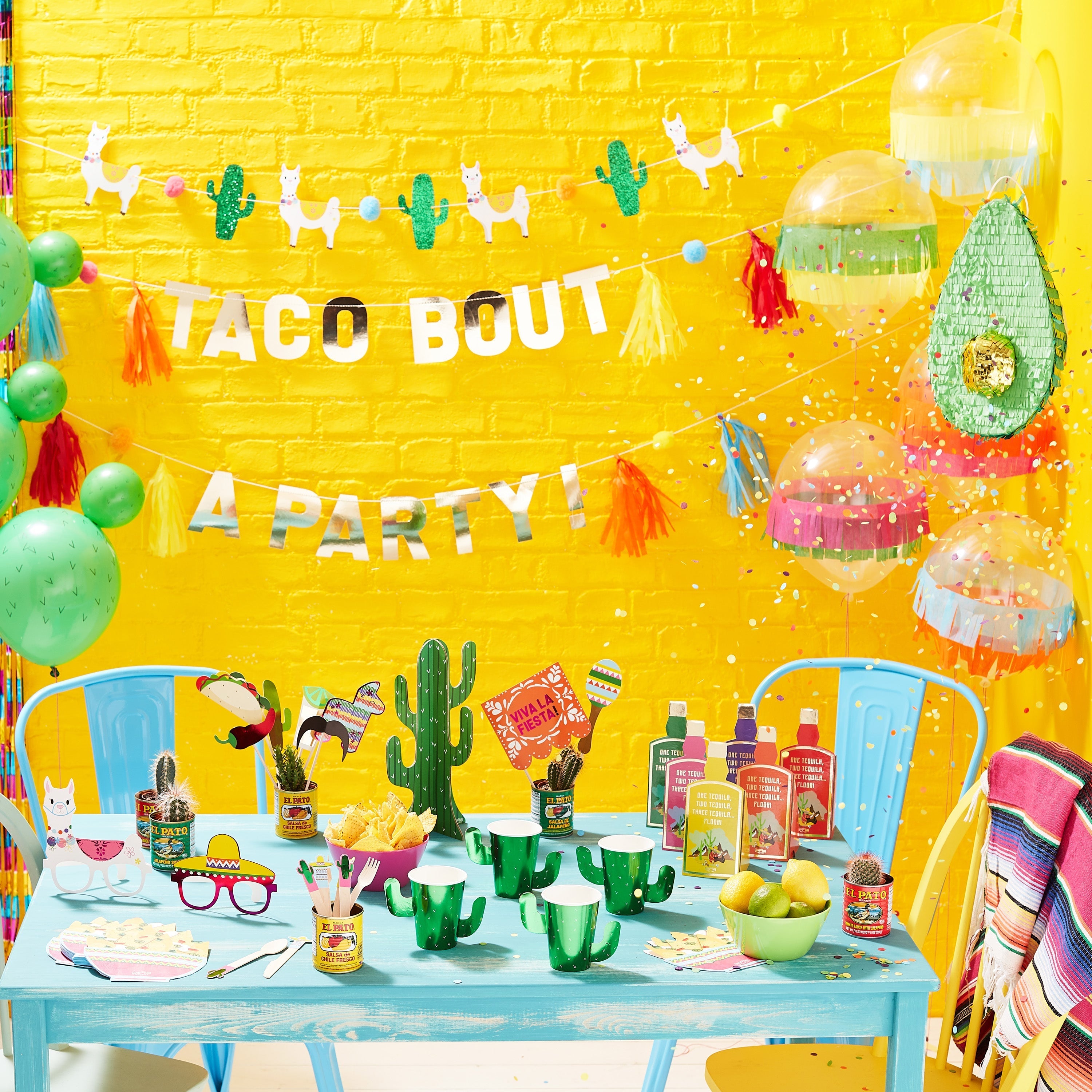 Gold Taco Party Pompom and Tassel Party Bunting  -  Viva la fiesta- 5 Inner Pack