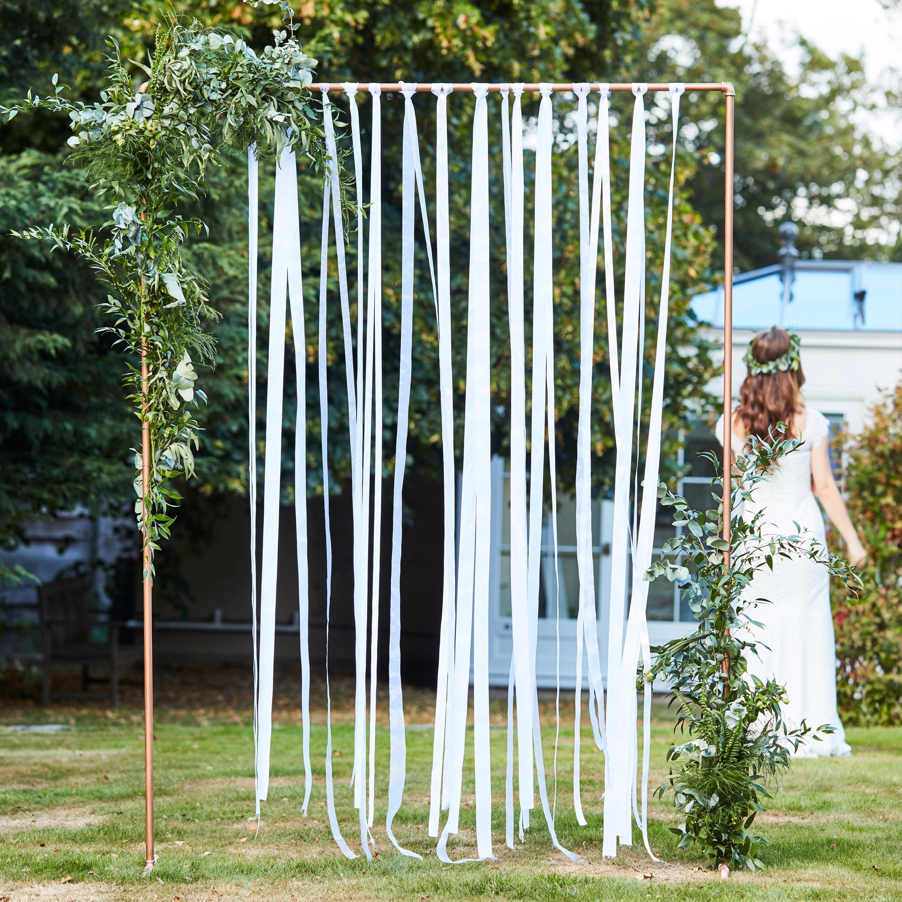 White Ribbon Hanging Wedding Backdrop- 5 Inner Pack