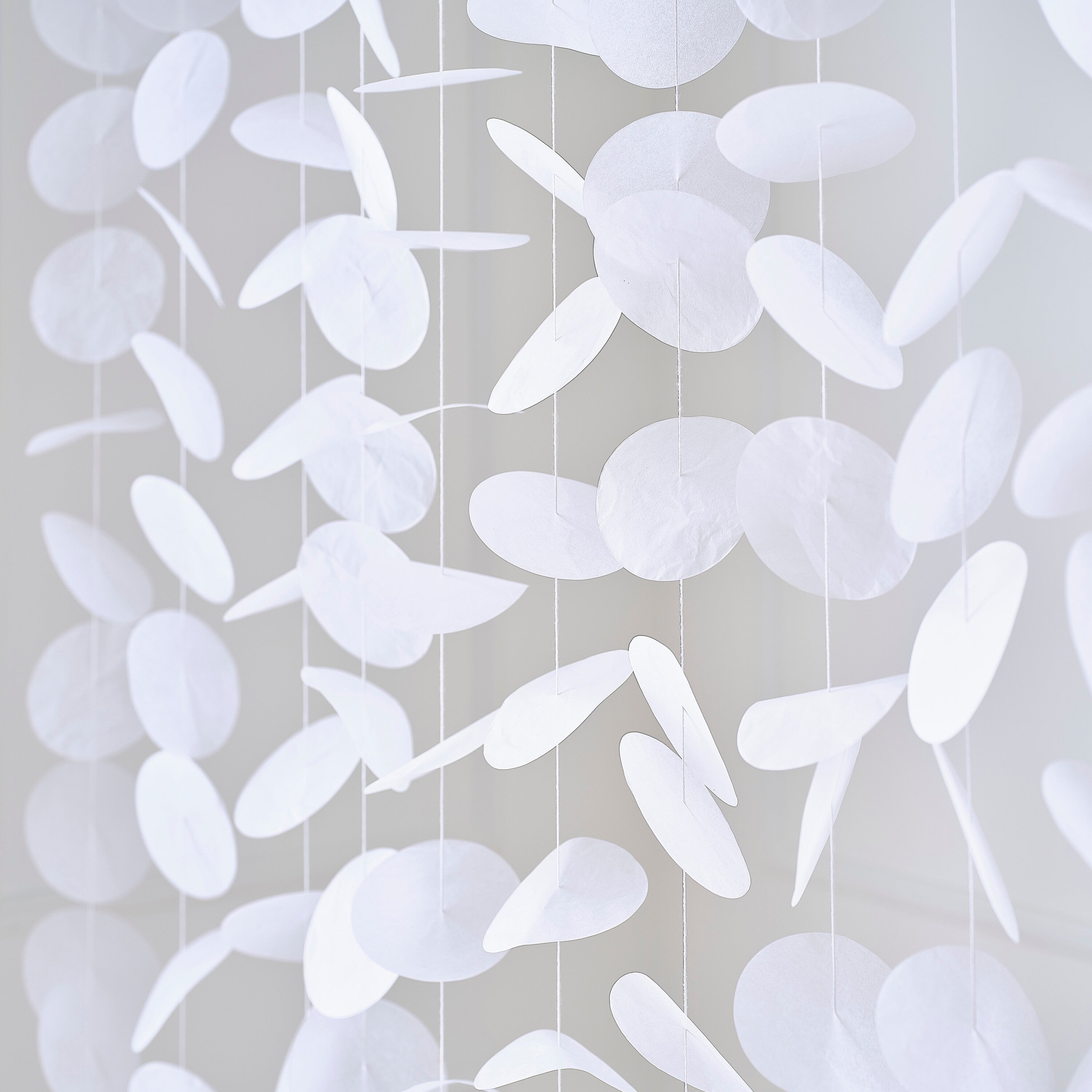 White Paper Disc Wedding Backdrop