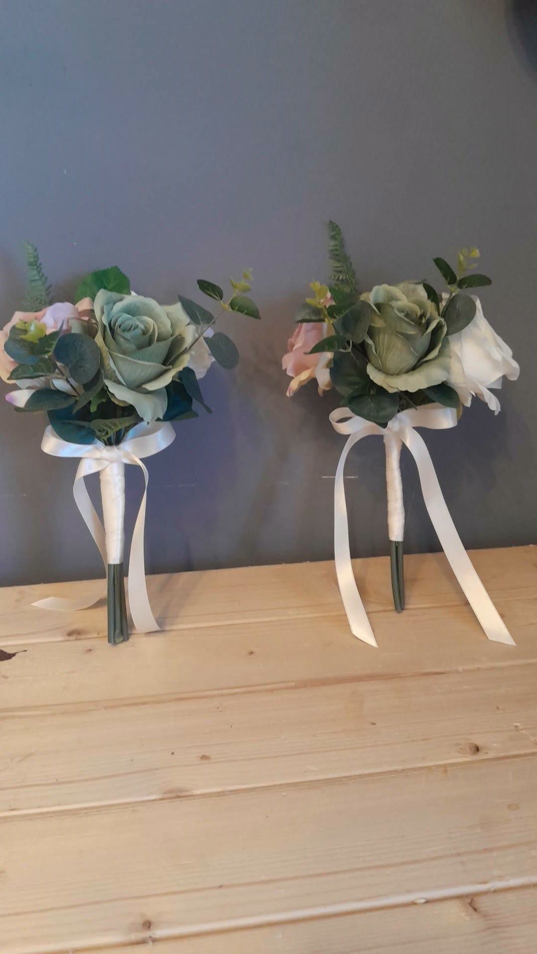 REVERIE flower girl posy